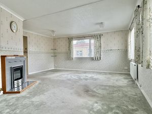 Lounge/Diner- click for photo gallery